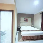 New Hollywood Hotel