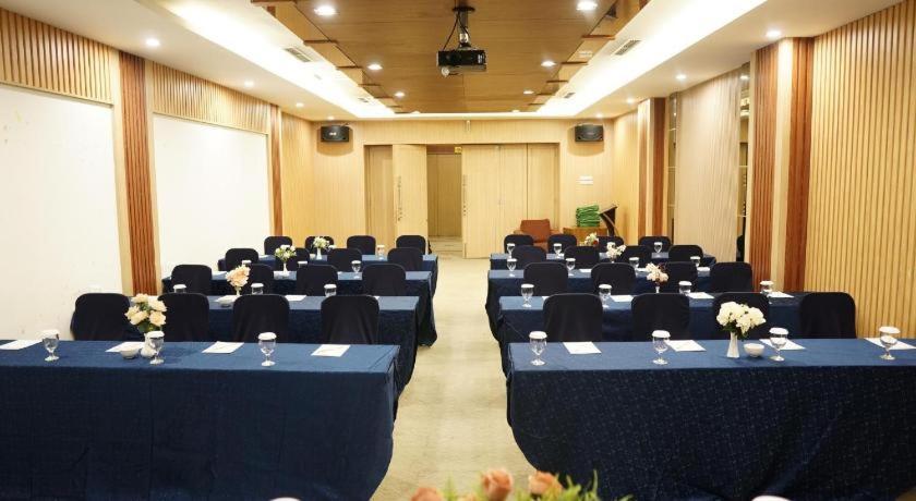New Hollywood Hotel Pekanbaru