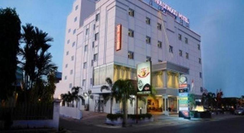 New Hollywood Hotel