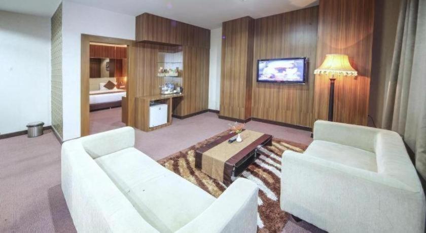 New Hollywood Hotel Pekanbaru