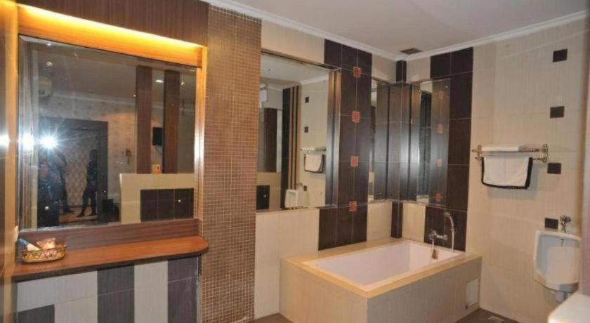 Hotel New Hollywood Pekanbaru