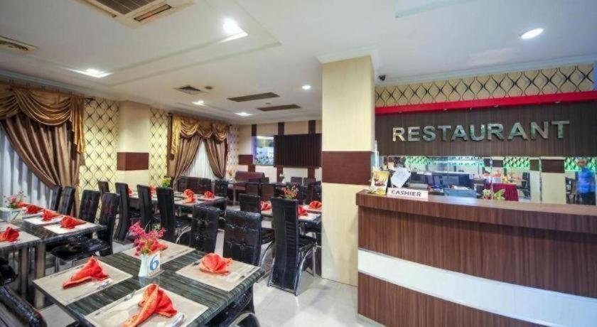 New Hollywood Hotel